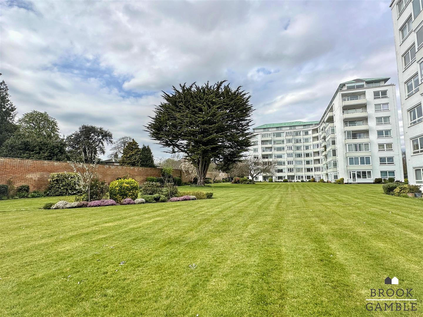 2 Bedroom Flat. Compton Place Road in Eastbourne,  15